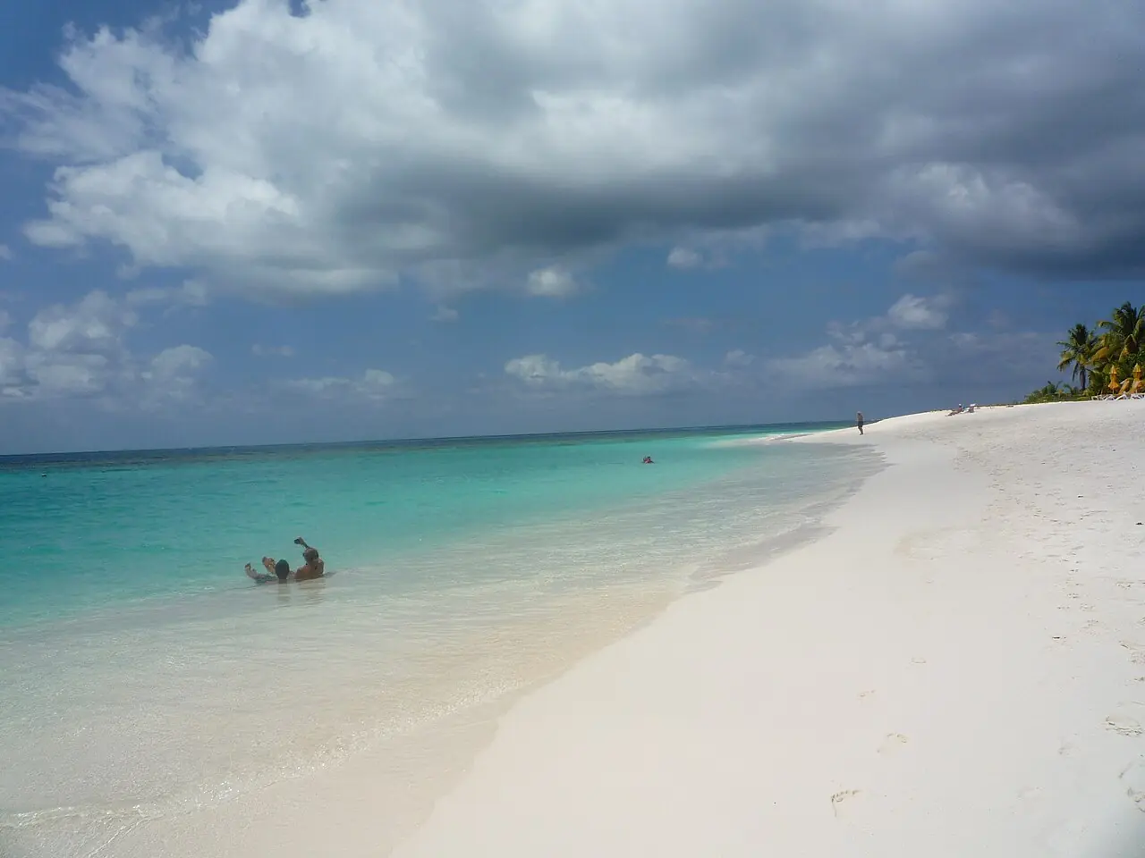 Shoal Bay beach and clear blue water in Anguilla
